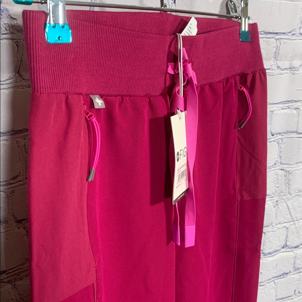 Figs Womens Boston Slim Jogger Scrub Pant in Dark Magenta Size XXS NWT Medical - Picture 2 of 7